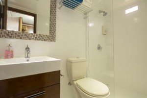 CD_Suite-bathroom-300x200.jpg