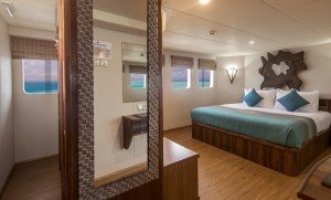 CD_Suite-cabin-with-mirror-300x181.jpg