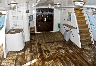 Dive deck 02-01.jpg