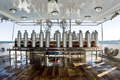 Dive deck-01.jpg