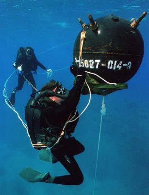 diver_full_040901.jpg