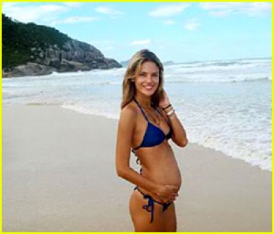 alessandra-ambrosio-pregnant.jpg