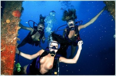 1280821255_girls-diving.jpg