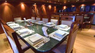Aphrodite046dine_w.jpg