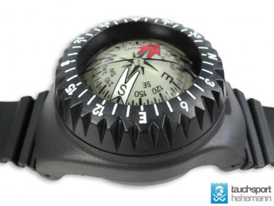 Scubapro_FS-2CompassUniversal-wrist4.jpg