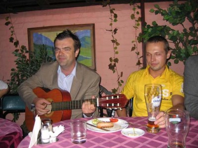И из глаз его капали слезы.jpg