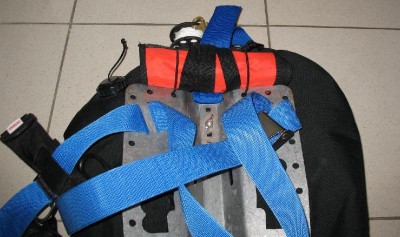 Plate_with_bungee_SMB.jpg