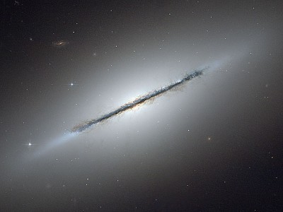 12-06-06-ngc5866_hst.jpg